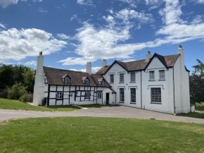 Cotswold Cheltenham, whole house with hot tub